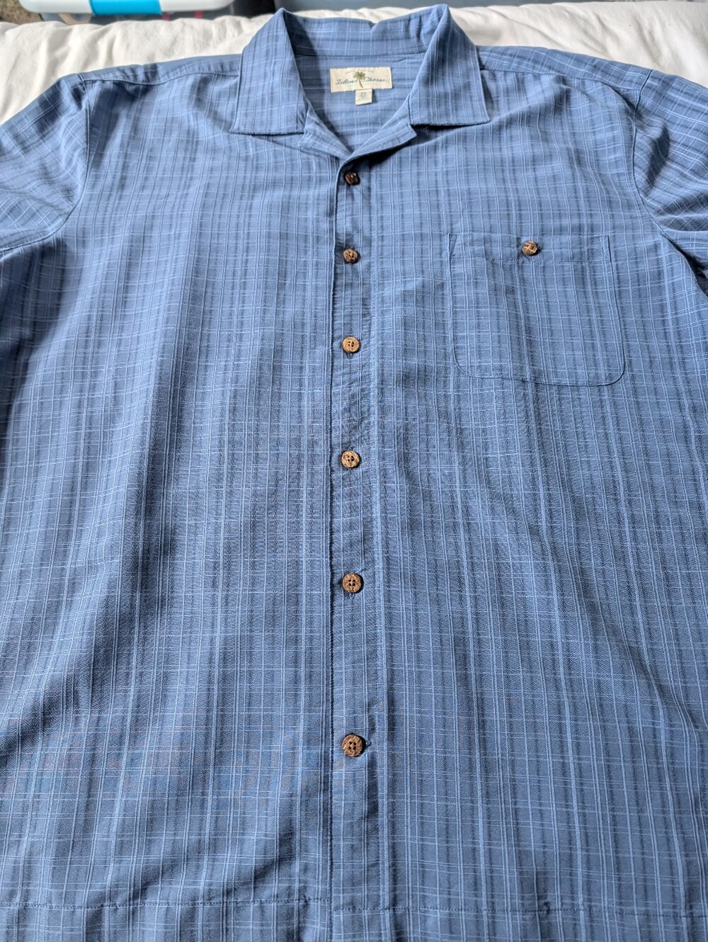 Island Shores Men's Button Up Shirt.  Size XXL. Short Sleeves.